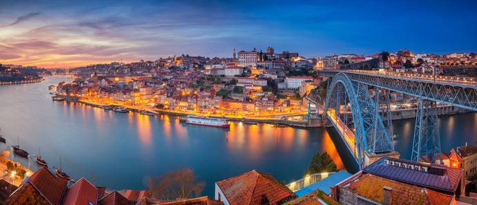 Sunset at the Arrabida bridge