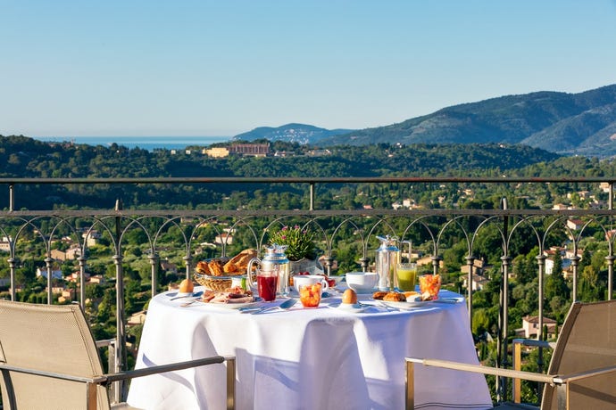 Breakfast with a view at La Bastide Saint-Antoine