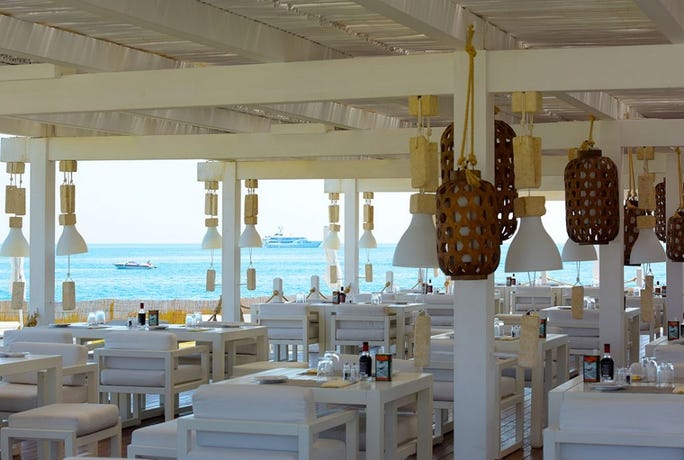 Enjoy fresh seafood overlooking the sea
