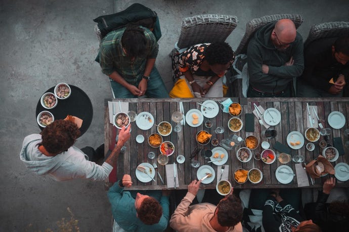 Dinner night on the backyard terrace of Surfers Lodge Peniche.