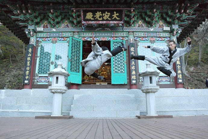 Monks demonstrate Sunmudo at Golgulsa Temple