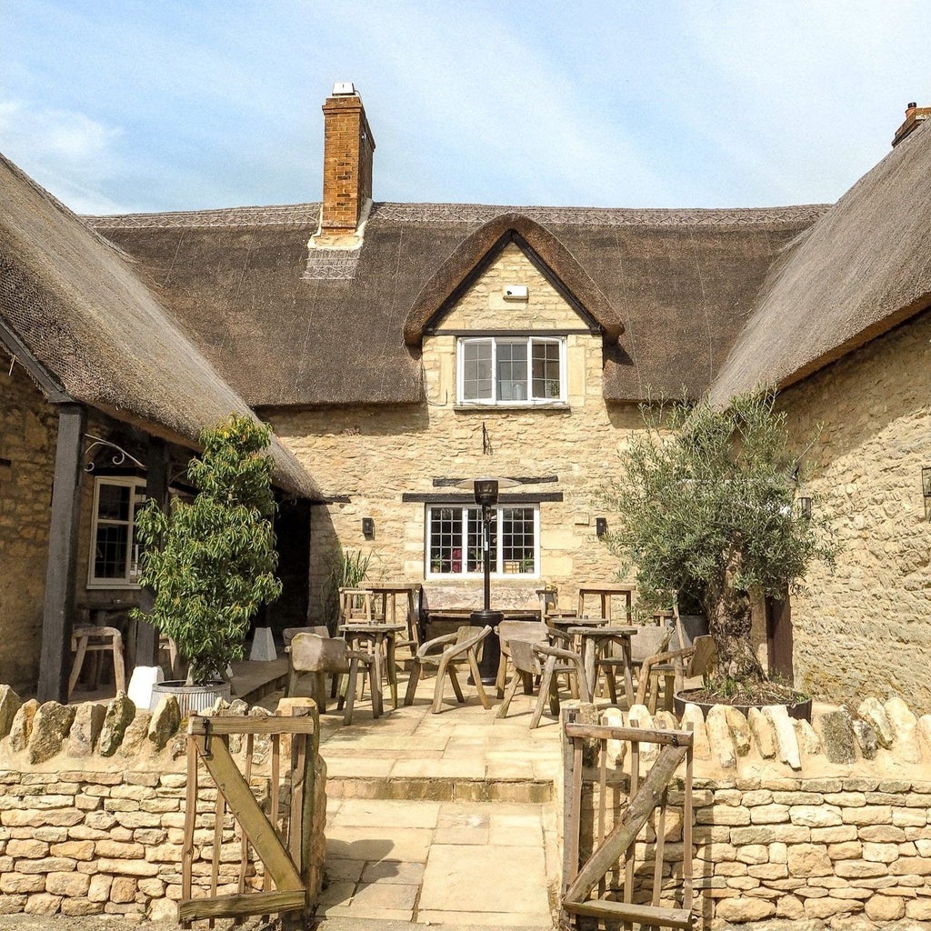 Elegant boutique hotel nestled in scenic Oxfordshire countryside, featuring rustic-chic interiors with exposed wooden beams and contemporary luxury furnishings