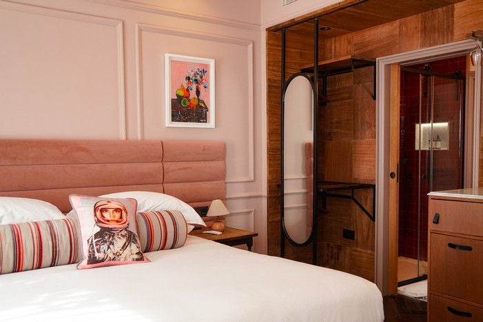 Elegant Victorian-style salon suite with plush velvet armchairs, ornate chandelier, and rich mahogany furnishings in a luxurious United Kingdom hotel room