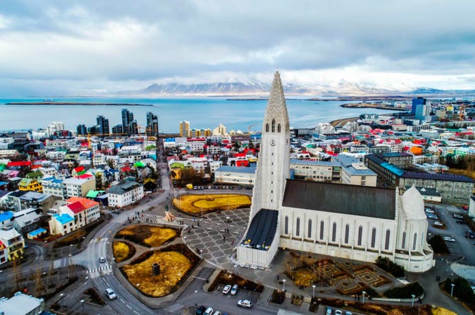 The iconic Hallgrímskirkja during the day
