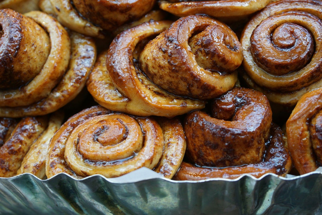 Bustling Borough Market midday, artisan vendors showcasing gourmet produce, vibrant stalls with fresh ingredients, local chefs exploring culinary delights