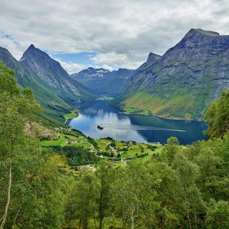 Hjørundfjord
