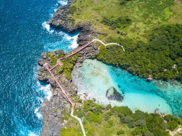 Take a dip in Weekuri Lagoon
