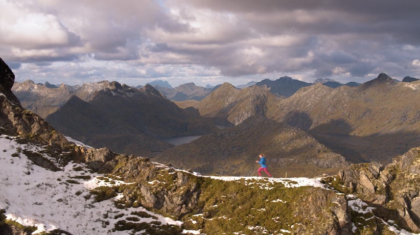 Run over mountain ridges from fjord to fjord