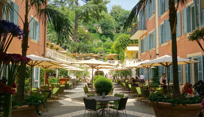 Enjoy a drink in the lavish Jardin de Russie
