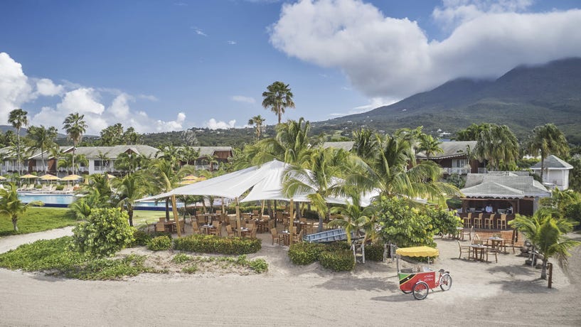 Enjoy barefoot meals and drinks at the Kastawey Beach Bar
