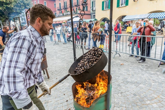 A maronatt at work – a specialist in the art of chestnut roasting