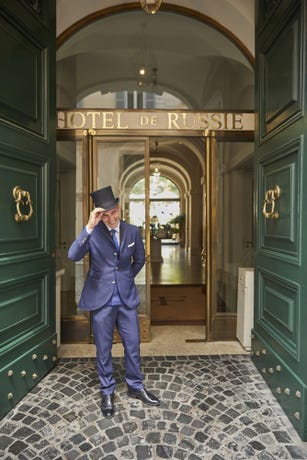 Welcome to the Hotel de Russie!
