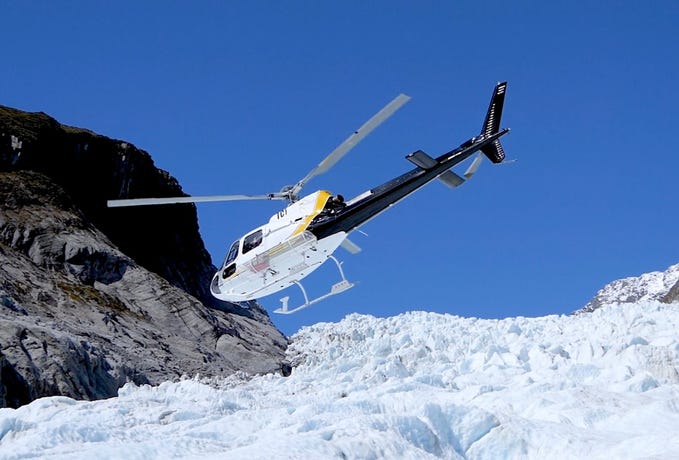 Scenic flight onto the ice
