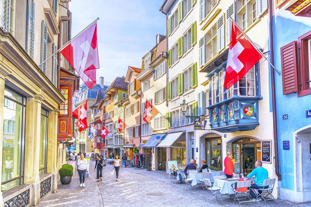 Elegant guided tour of Zurich's historic Old Town, showcasing picturesque Swiss architecture, cobblestone streets, and stunning Limmat River views