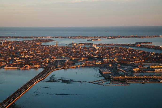 Arrive into the very center of Venice ready to start your day