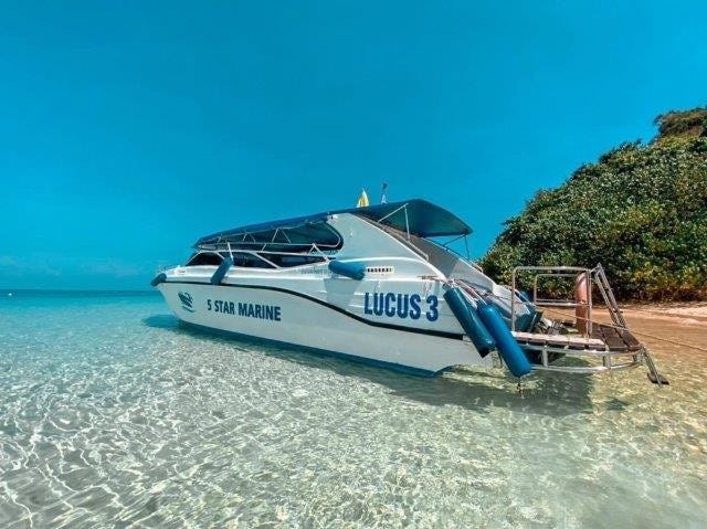 Speed boat to Phi Phi
