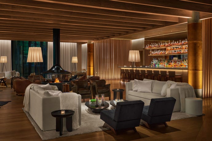 Start or end your evenings in the lobby bar at the EDITION
