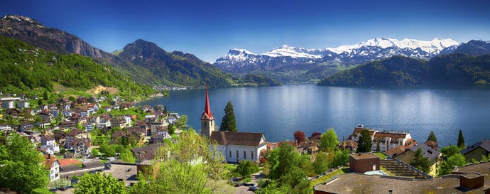 A panoramic scene of Lake Lucerne
