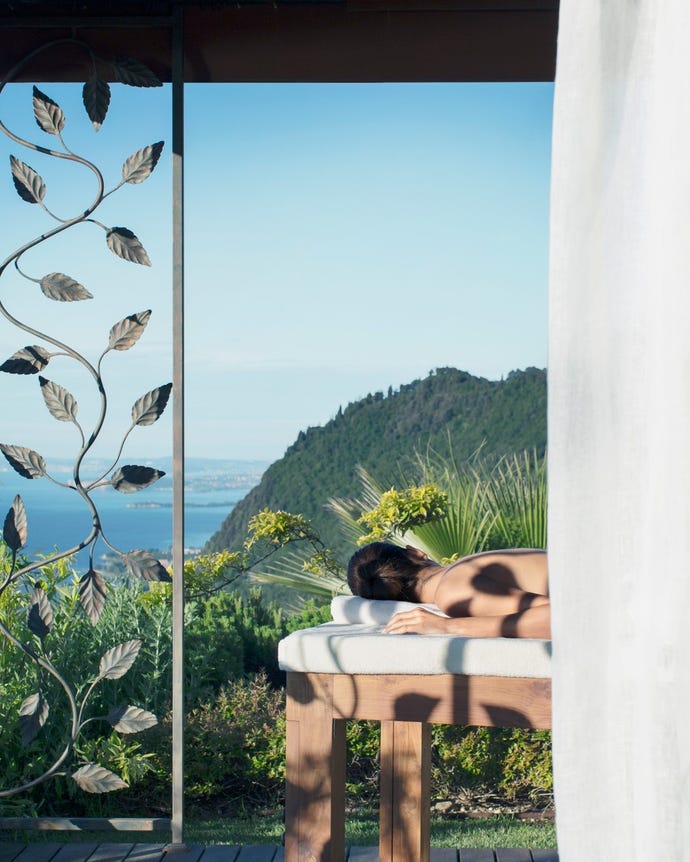 Treatment with a view © Lefay Resorts