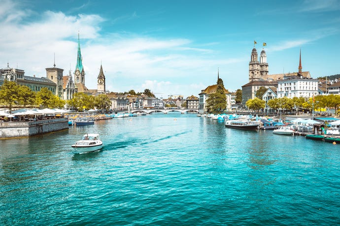 A panoramic view of Zürich city center on the beautiful River Limmat
