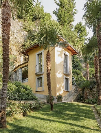 Your Guest Suite among the gardens of Villa Làrio
