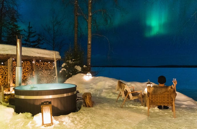 Snow sauna and jacuzzi
