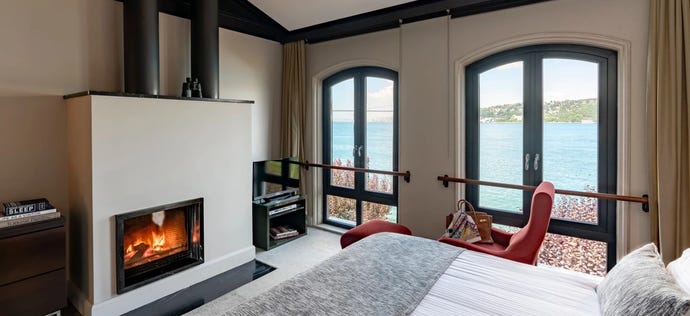 A cozy room with a view over the Bosphorus at Sumahan on The Water