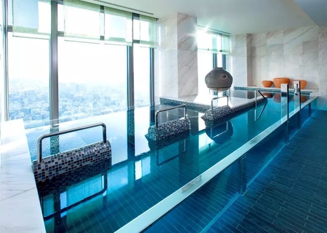 The pool at Mandarin Oriental Tokyo
