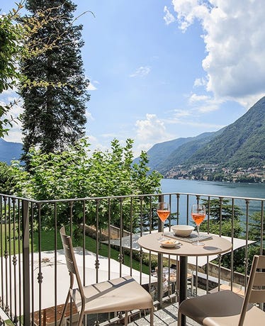 What better way to end your honeymoon than with romantic views on Lake Como?
